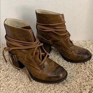 Booties sz 7 Maurices 3” heel